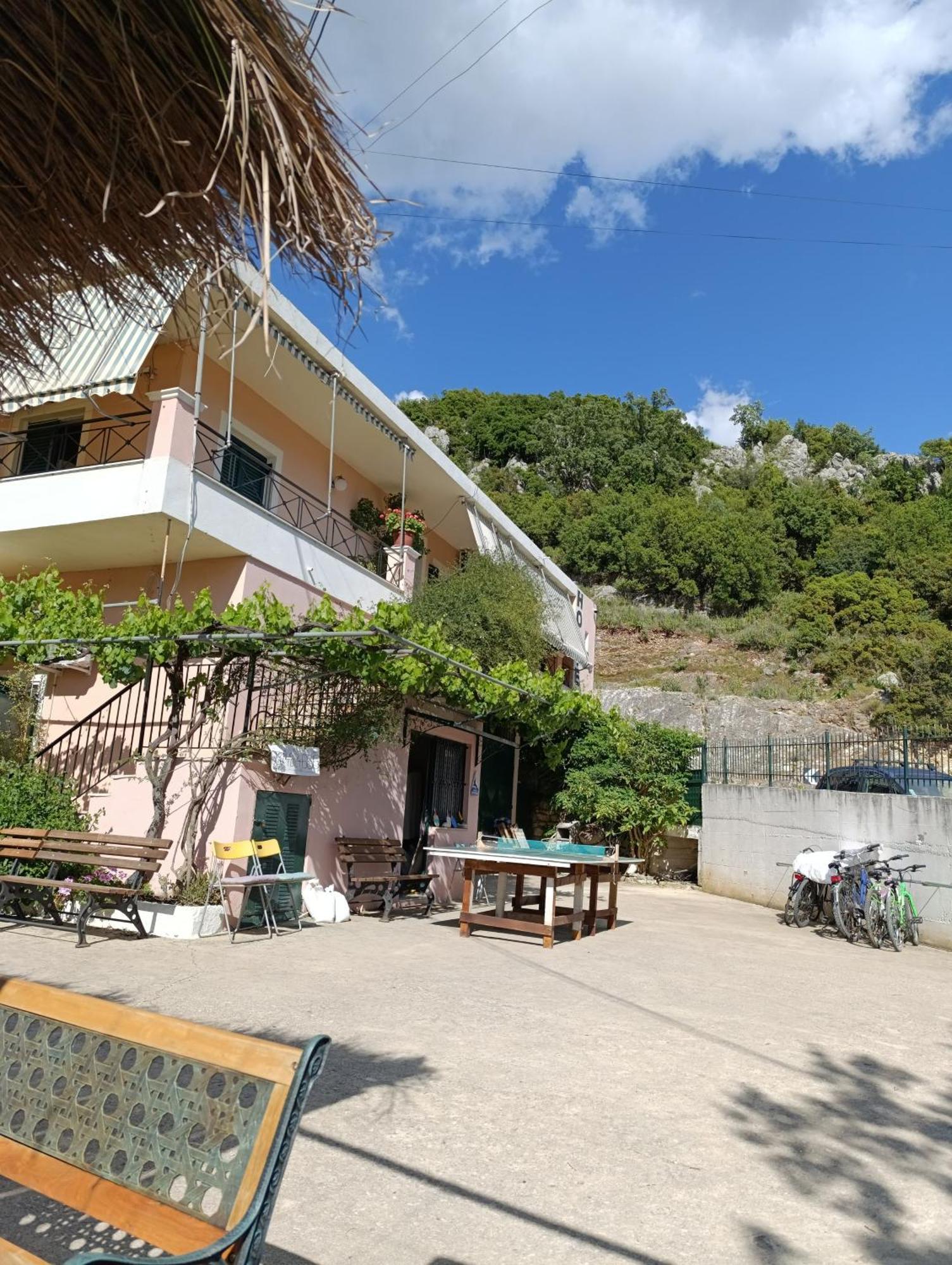 Oasis Hostel Химара Экстерьер фото
