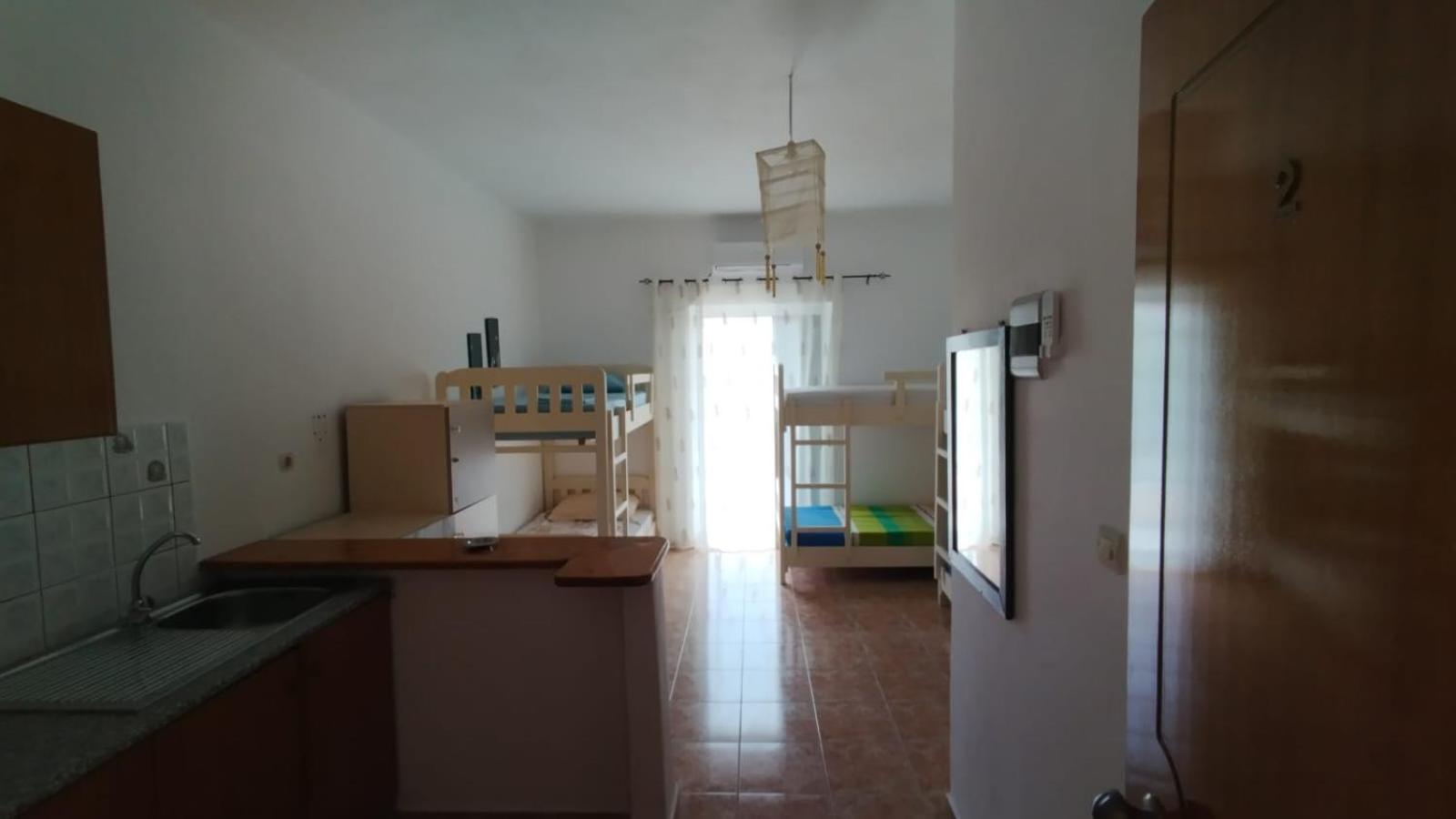 Oasis Hostel Химара Экстерьер фото