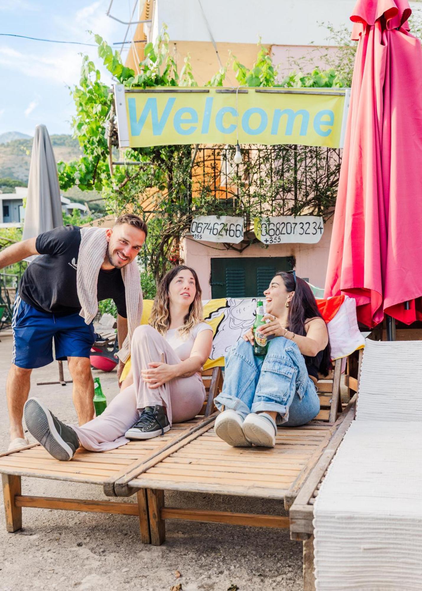 Oasis Hostel Химара Экстерьер фото