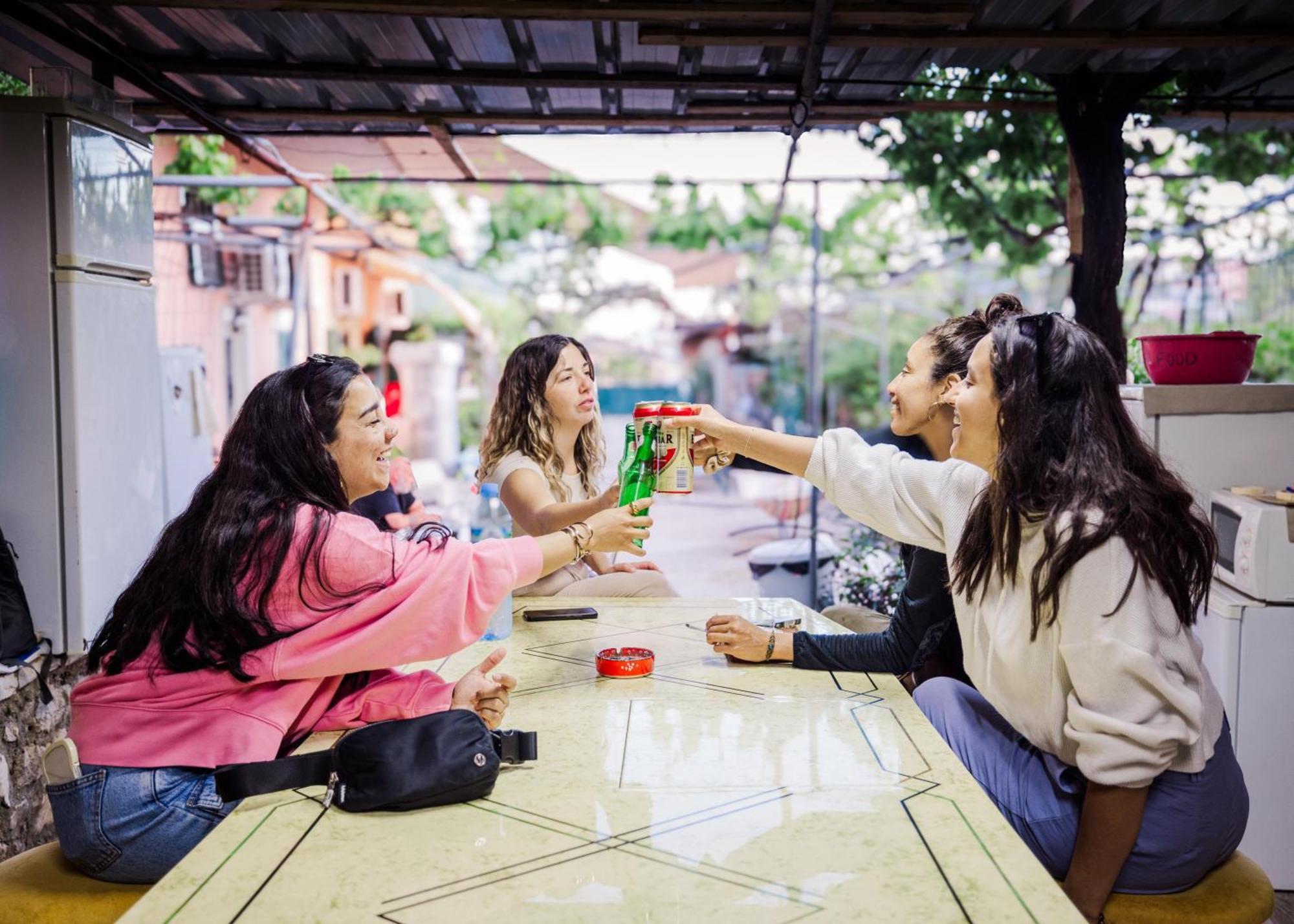 Oasis Hostel Химара Экстерьер фото