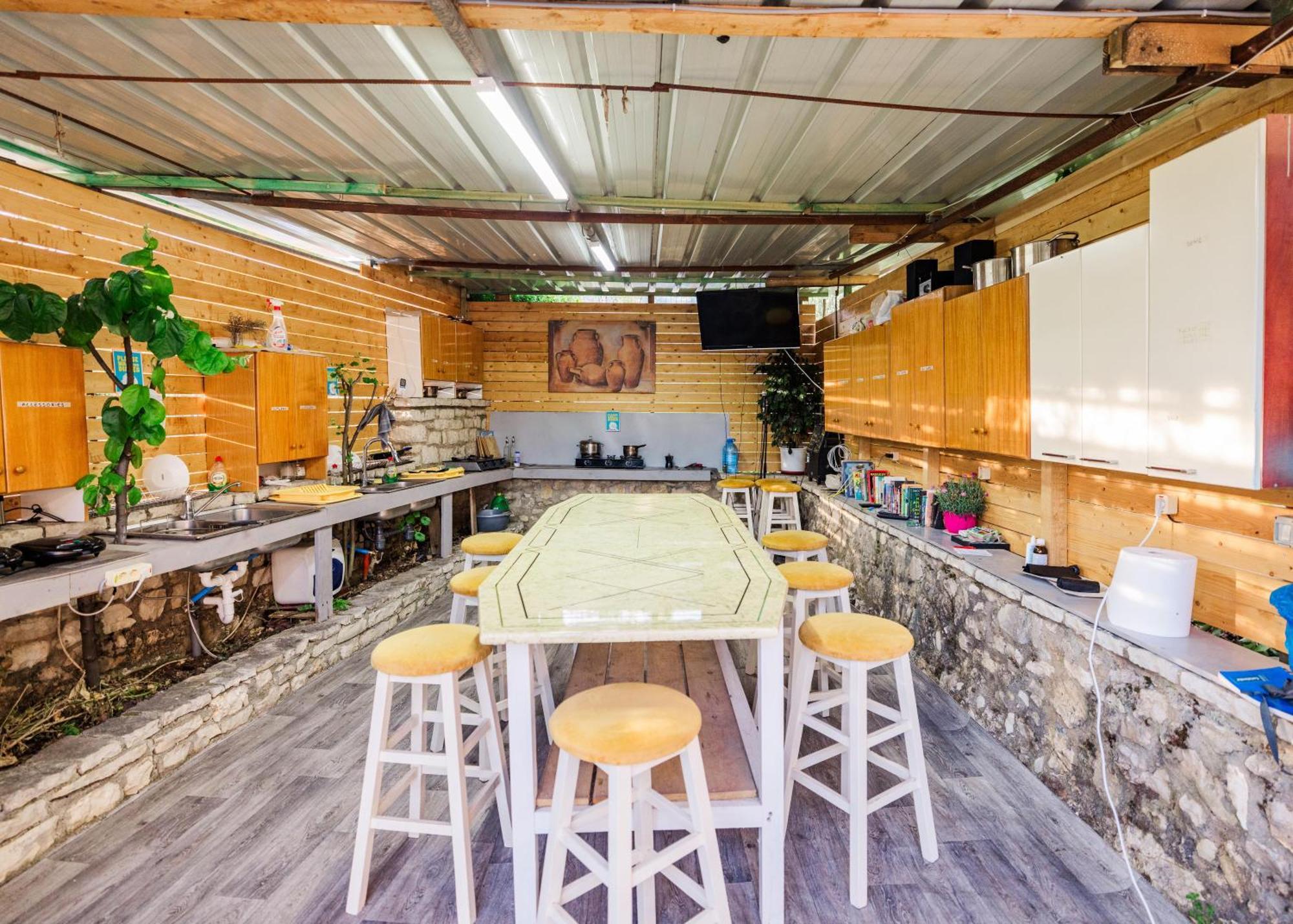 Oasis Hostel Химара Экстерьер фото